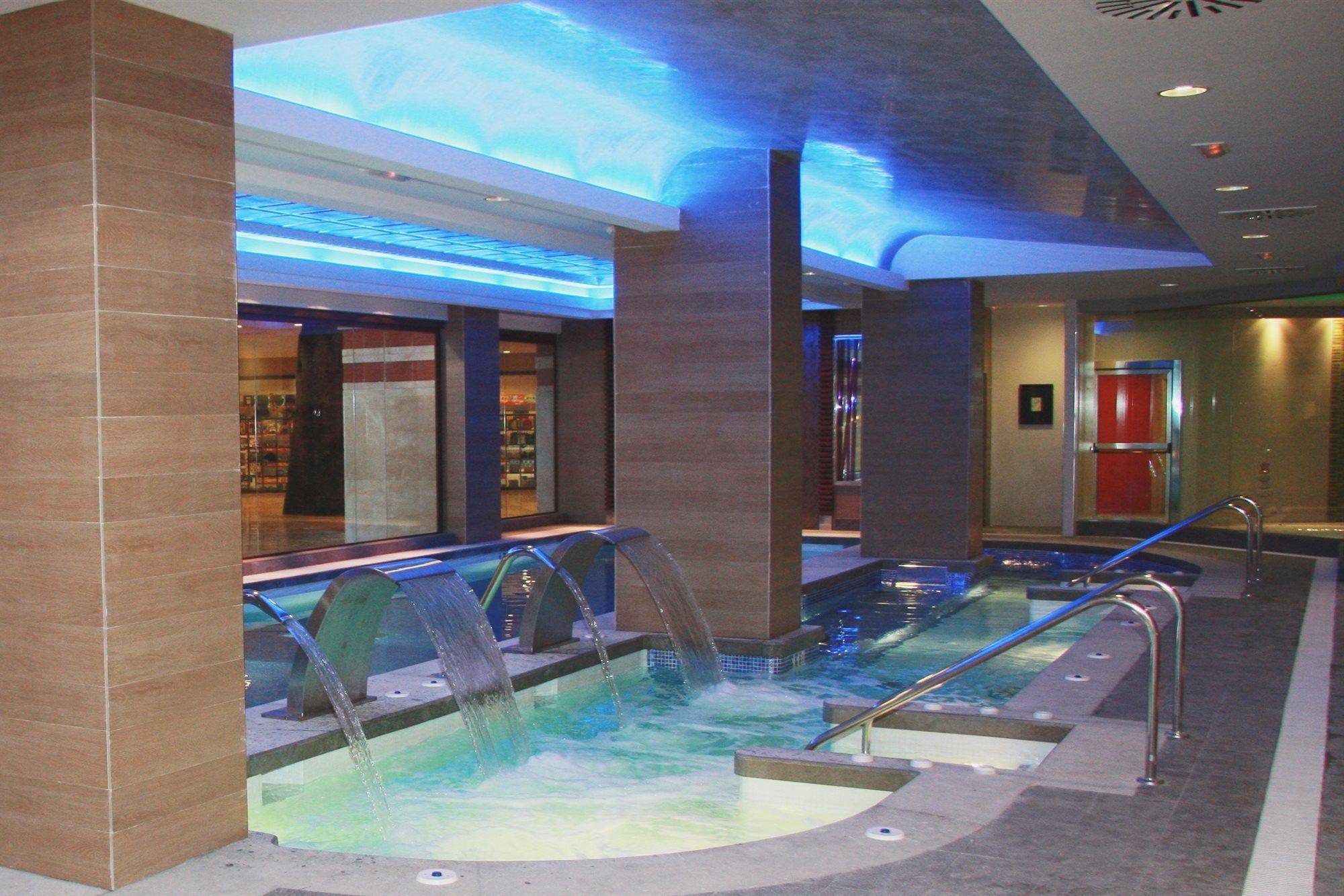 World Polynesia 4*